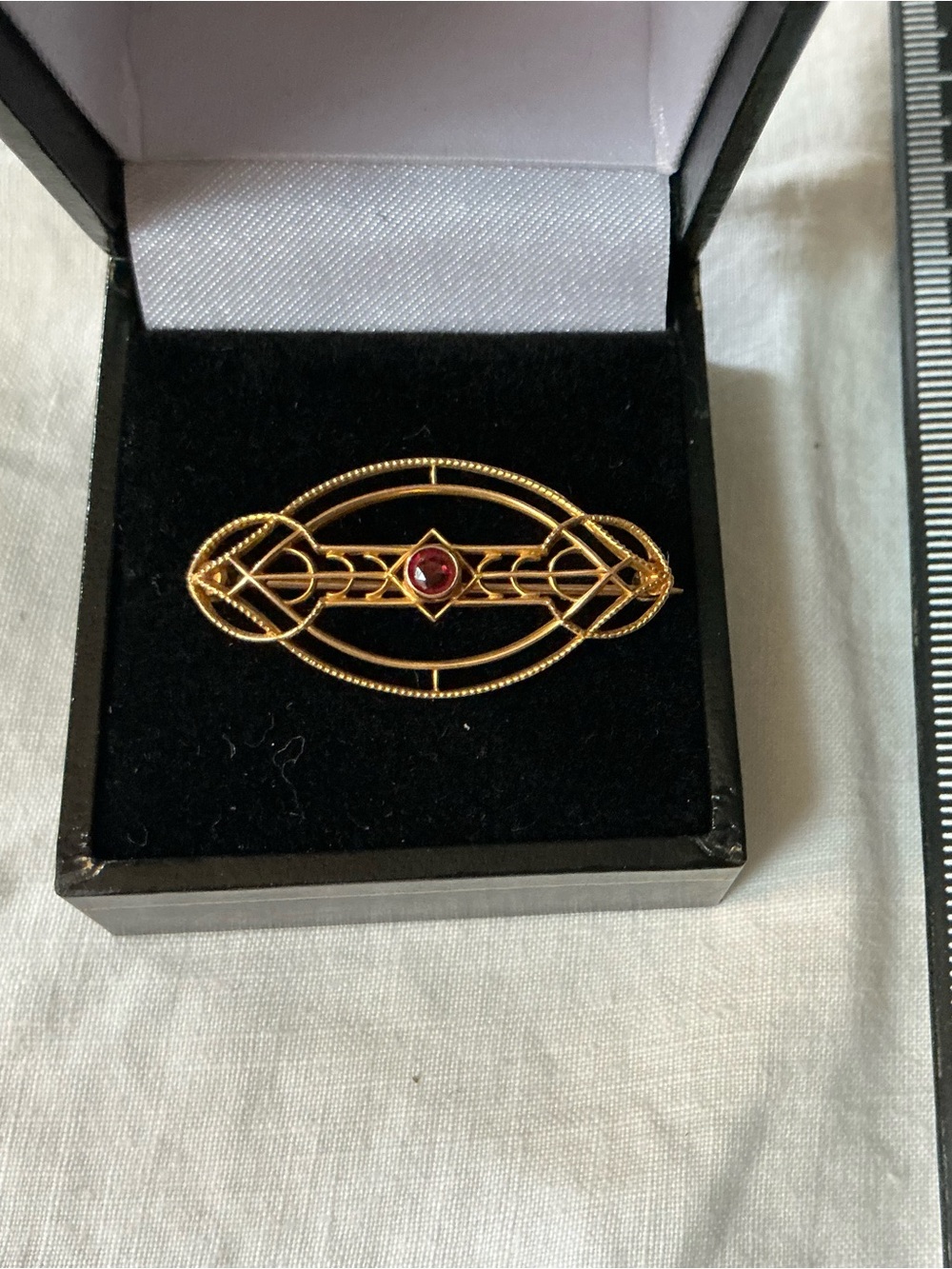 Antique 10kt yellow gold ruby brooch/pendant (135-11A)
